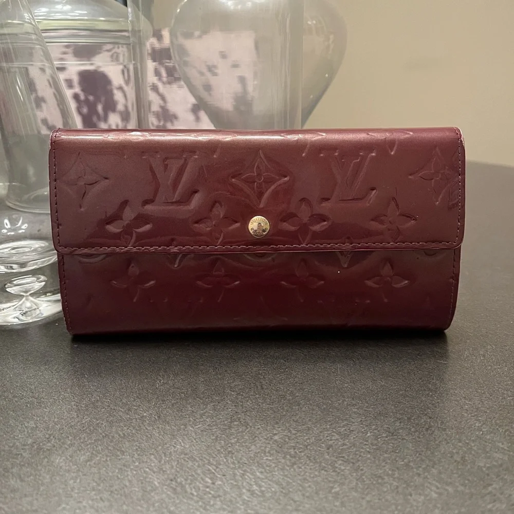 LOUIS VUITTON Vernis long dark red wallet *AUTHENTIC* - Picture 1 of 10